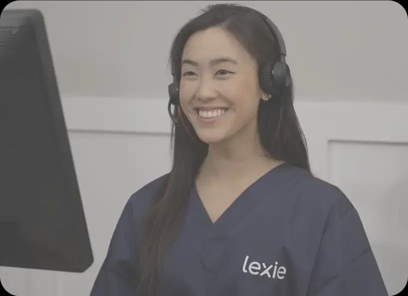 A Lexie Expert demonstrating the Lexie B2 Plus Powered by Bose hearing aids.